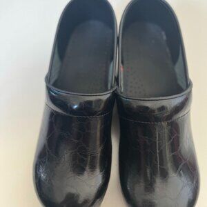 Sanita Subtle Croc Pattern Black Patent Leather Clogs Size 40